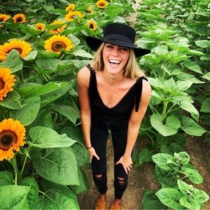 Meet your Posher, Victoria